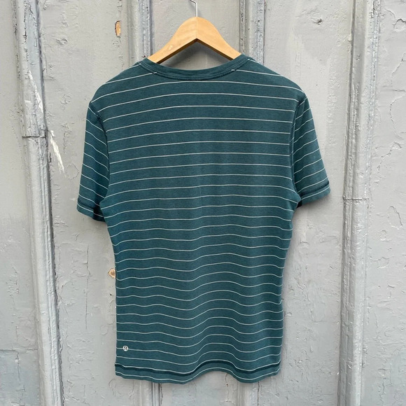 Lululemon 5  Year Basic V-Neck, size Medium - Picture 3 of 7